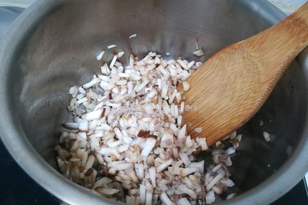 香菇牛肉疙瘩汤 宝宝辅食营养食谱菜谱的做法图解4