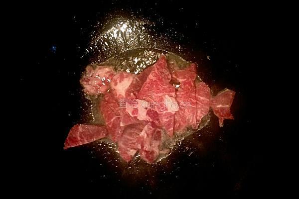 猪肉炒芦笋的做法图解3