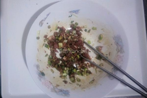 经典猪肉白菜包的做法图解6