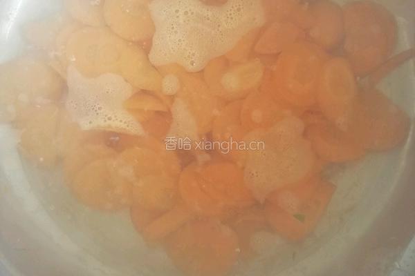 木耳胡萝卜馅包子的做法图解1
