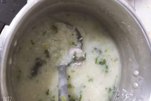 皮蛋瘦肉粥的做法图解3