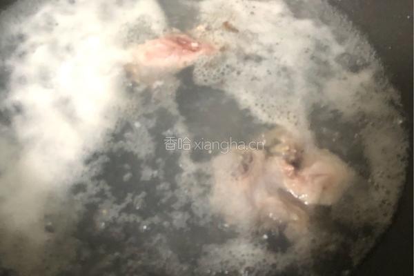 瑶柱冬瓜排骨汤的做法图解3