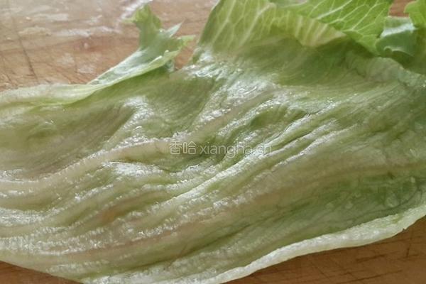 烟熏三文鱼香葱生菜卷的做法图解2