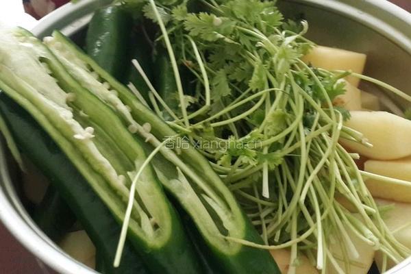 辣椒烀土豆咸菜的做法图解1