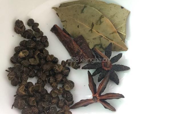 卤鹅的做法图解1