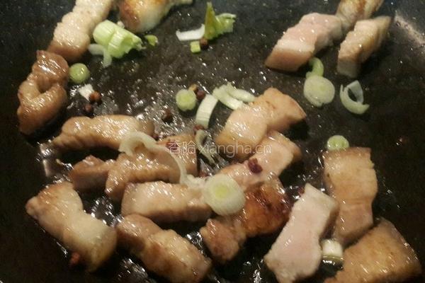 五花肉白菜干豆腐煲的做法图解3
