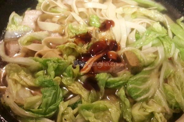 五花肉白菜干豆腐煲的做法图解5