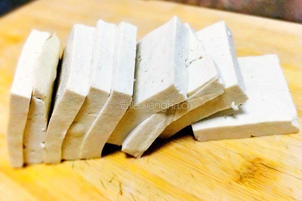 耗油烧豆腐的做法图解1