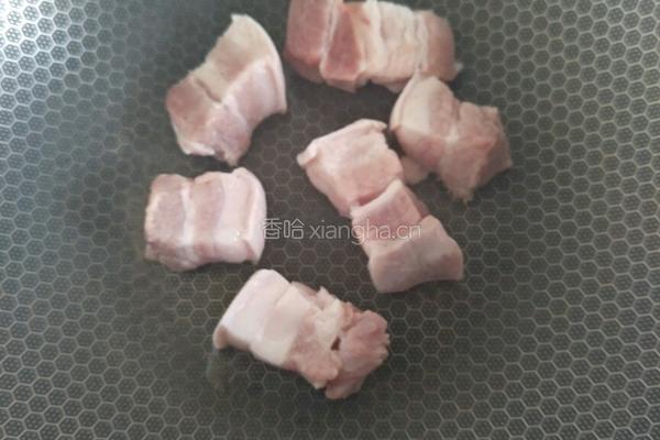 肥儿不腻的红烧肉的做法图解2