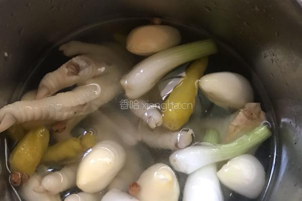 泡椒鸡爪的做法图解2
