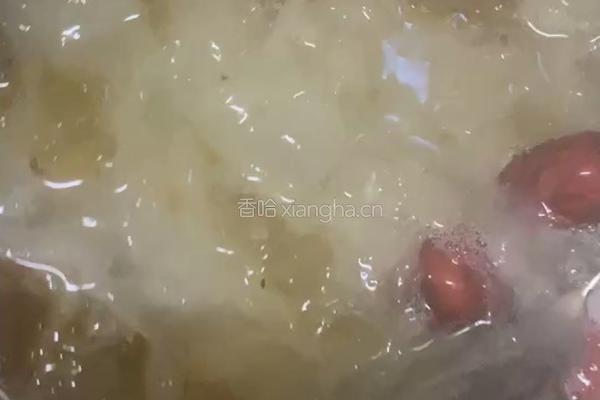 银耳桃胶红枣汤的做法图解3