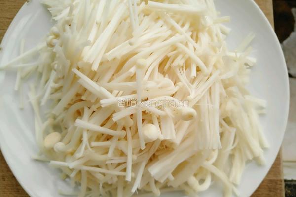金针菇番茄蛋汤的做法图解2