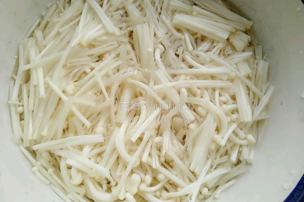 金针菇番茄蛋汤的做法图解3