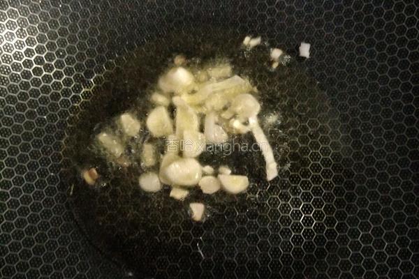 木耳豆腐包炒卷心菜的做法图解5