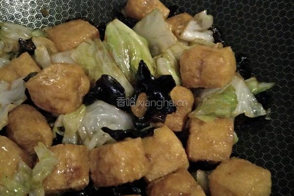 木耳豆腐包炒卷心菜的做法图解10