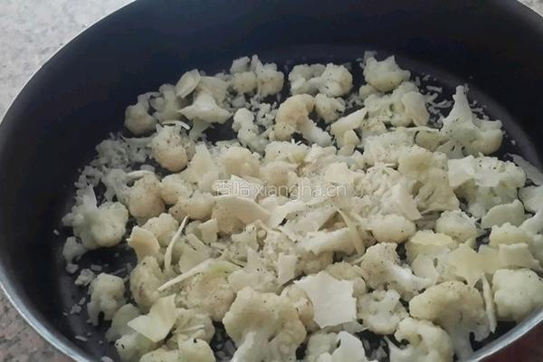 蒜香芝士烤菜花的做法图解4