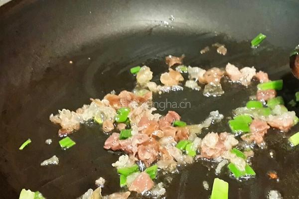 火腿菌菇丝瓜汤的做法图解3