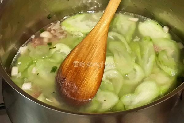火腿菌菇丝瓜汤的做法图解6