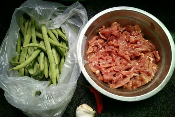四季豆炒肉的做法图解1
