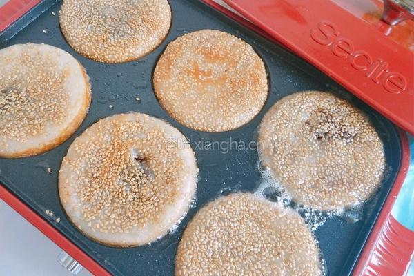 芝麻豆沙糯米饼的做法图解12