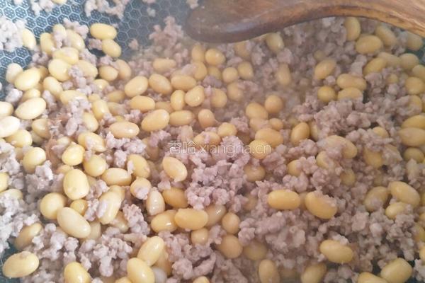 雪里红黄豆炒肉末#春季时令菜菜谱#的做法图解7