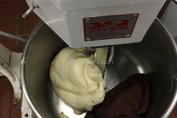葱油饼的做法图解1