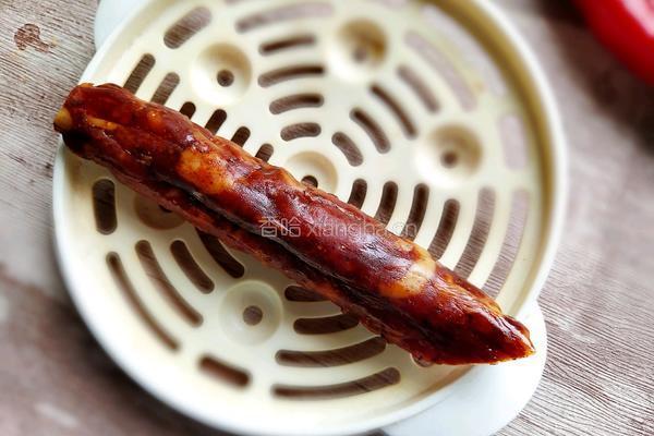 鲜蒜薹炒腊肠的做法图解2