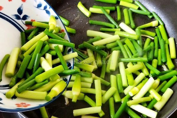 鲜蒜薹炒腊肠的做法图解7