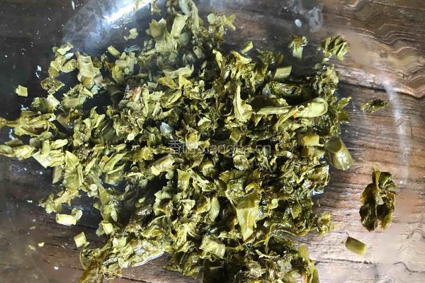 红椒香椿鸡蛋饼的做法图解1