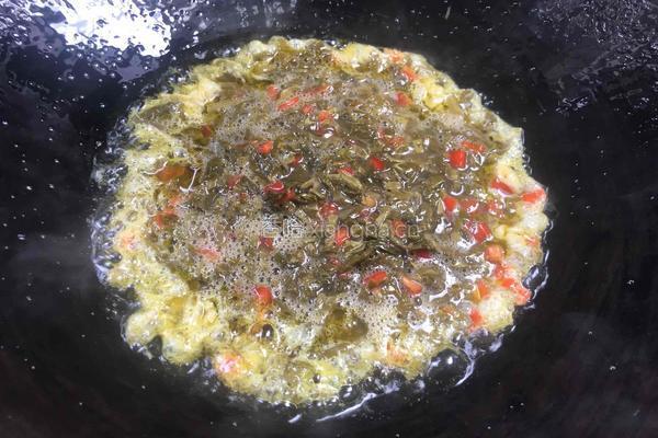 红椒香椿鸡蛋饼的做法图解7