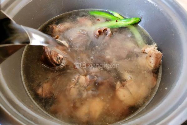 荠菜炖乌骨鸡汤的做法图解9