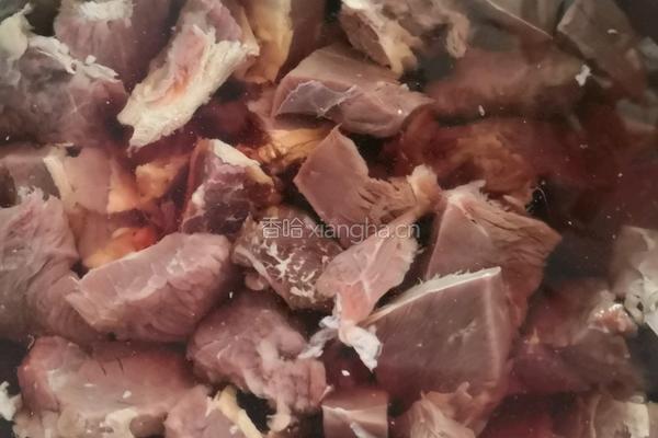 砂锅春笋炖牛肉的做法图解1