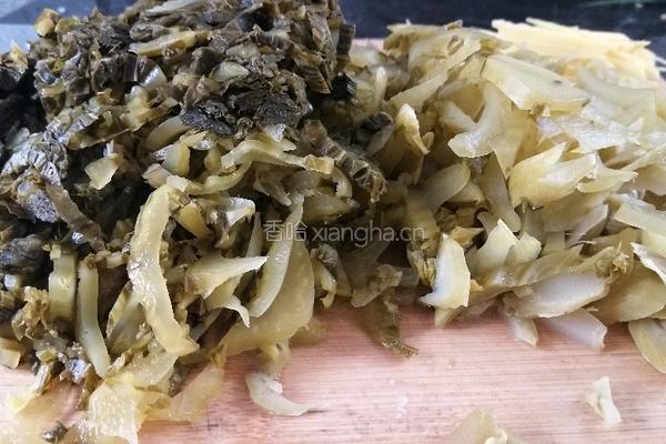 酸菜肥肠的做法图解4