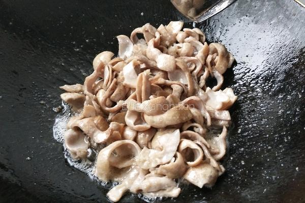 酸菜肥肠的做法图解9