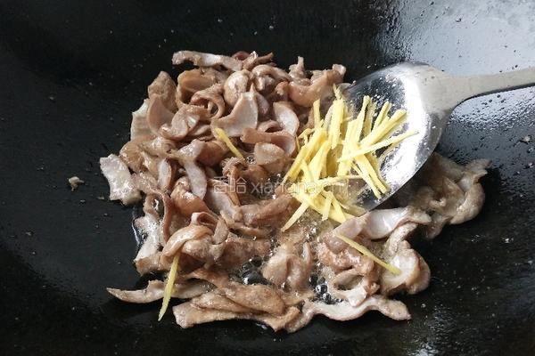 酸菜肥肠的做法图解10