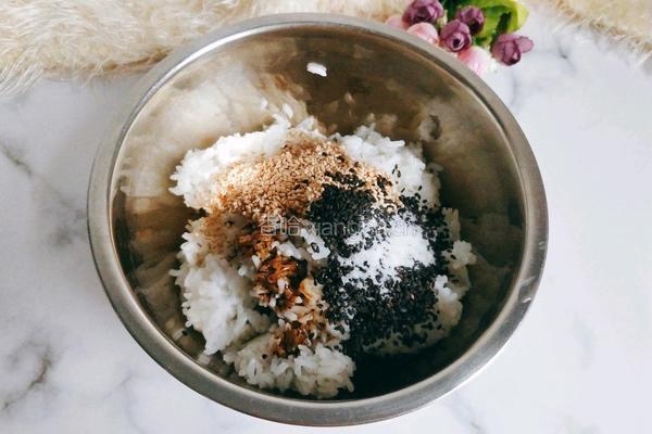 香煎芝麻饭团的做法图解6