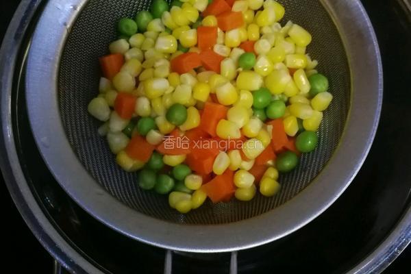 彩色豆炒鸡肉丁的做法图解3