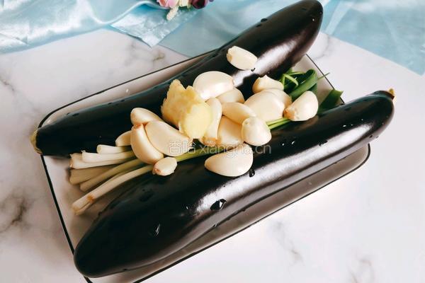 家庭版蒜香烤茄子的做法图解2