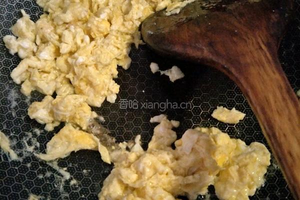 香椿山药炒鸡蛋的做法图解6