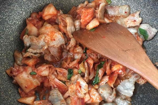 五花肉炒辣白菜的做法图解4