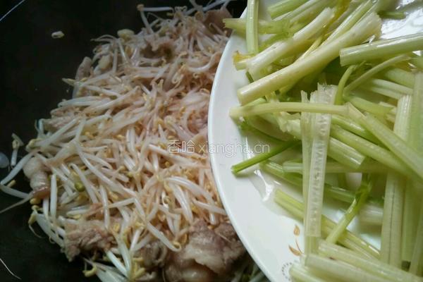 芹菜豆芽炒肉的做法图解5