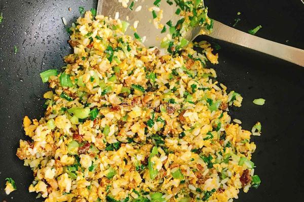 青菜肉沫蛋炒饭的做法图解4