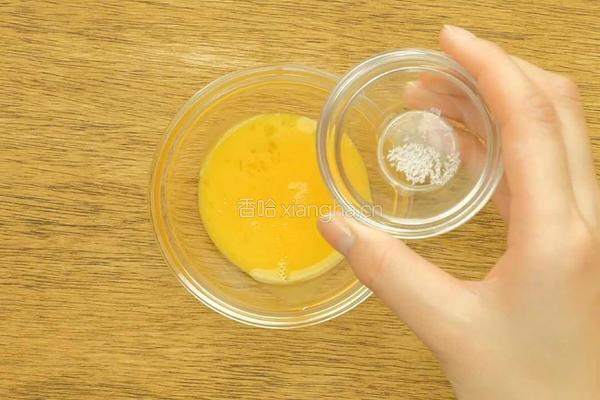 12-18个月辅食：蛋黄南瓜片的做法图解8