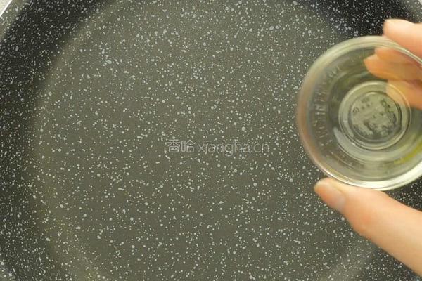 12-18个月辅食：蛋黄南瓜片的做法图解12