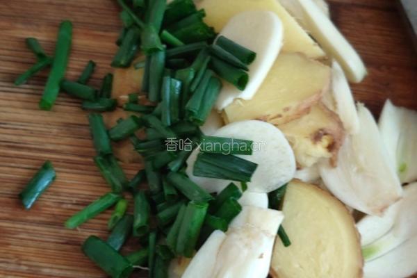 蒜薹肉丝的做法图解2