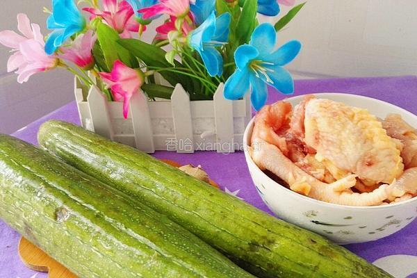 黑豆花生海带水瓜鸡汤的做法图解1