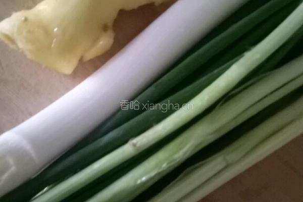 猪肉木耳蘑菇馅的做法图解6