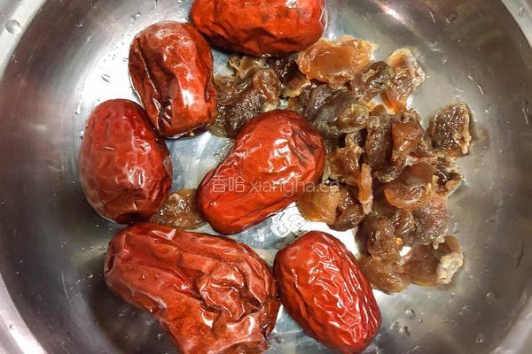 红枣桂圆银耳羹（养颜汤）的做法图解3