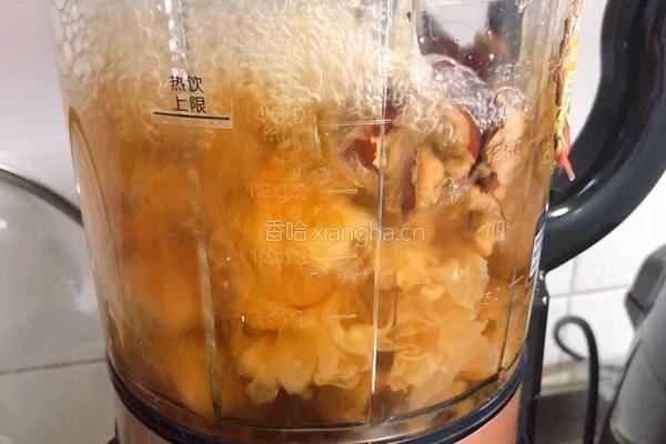 红枣桂圆银耳羹（养颜汤）的做法图解6
