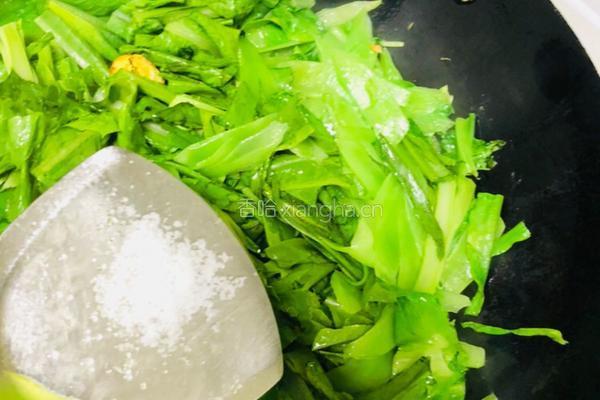 清炒莴笋和莴笋叶的做法图解5